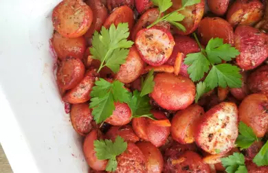 Pečené Tandoori ředkvičky s mandlovými hranolky