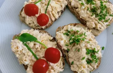 Tuňáková pomazánka s cottage a vejci