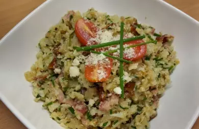 PAŽITKOVÉ KRÉMOVÉ RIZOTO se SLANINOU a SUŠENÝMI RAJČATY