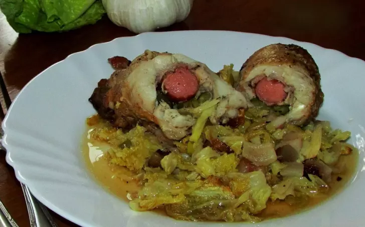 VEPŘOVÝ ZÁVITEK S DUŠENOU KAPUSTOU