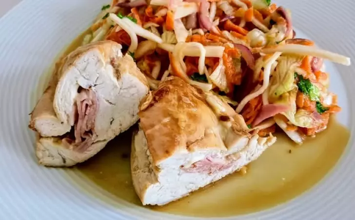 Kuřecí prso se zeleninovým salátem