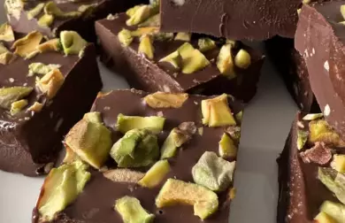 Čokoládovo - ořechové kostičky