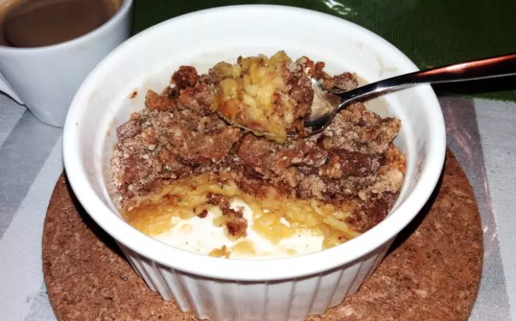 Crumble s jablkovo-vanilkovým pudinkem