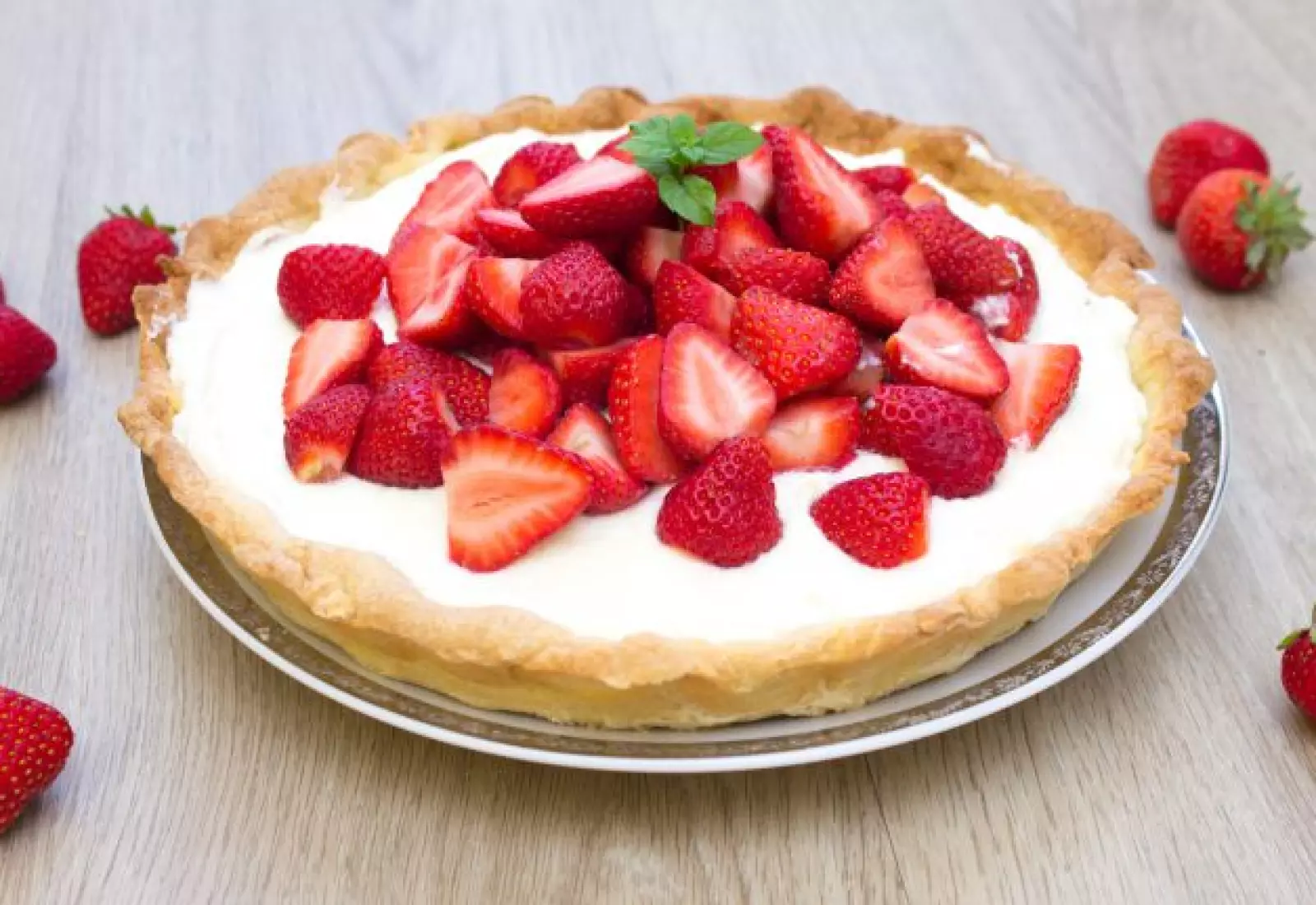 Jahodový koláč s mascarpone a bílou čokoládou