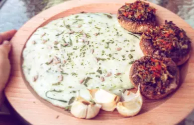 Pažítková #veggie omáčka a plnené steakové šampiňóny