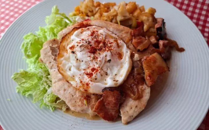 Kuřecí prsa, pečená zelenina a vejce