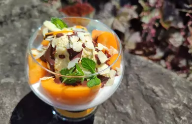 Pohár s meruňkovou zmrzlinou