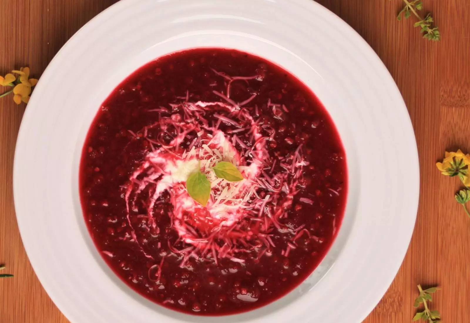Polévka z červené řepy