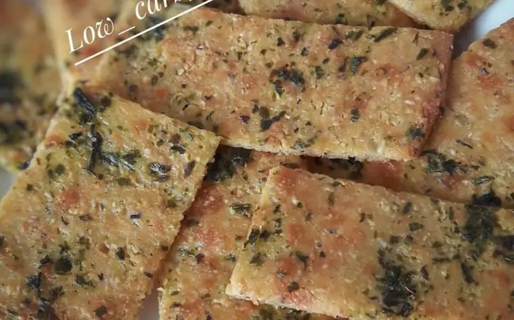 Česnekový pizza chléb - Low carb