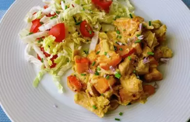 Kuřecí maso s dýní, pórkem a smetanou