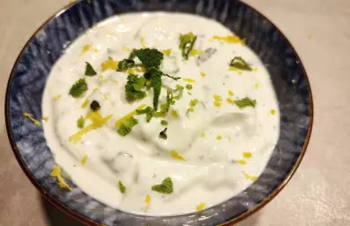 Jogurtový dip s citronem a mátou