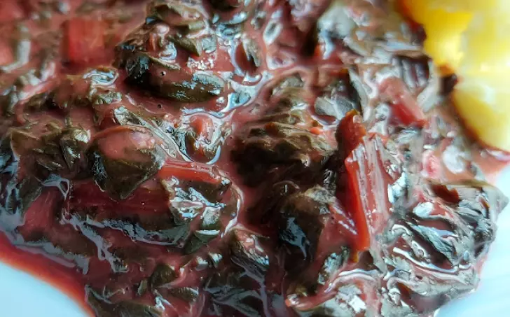 Sekaný červený mangold jako špenát