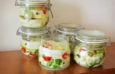 Nakládaný balkánský sýr