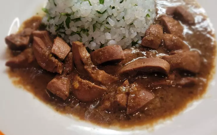 DUŠENÉ VEPŘOVÉ LEDVINKY S KONJAK RÝŽÍ