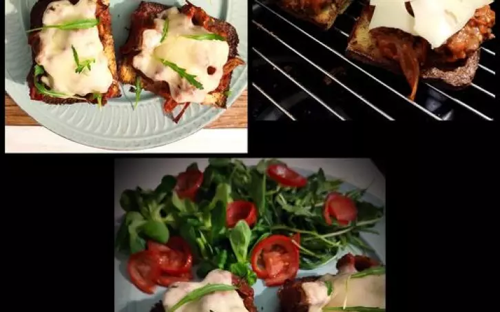 Mandlový toast zapečený se směsí z mletého masa