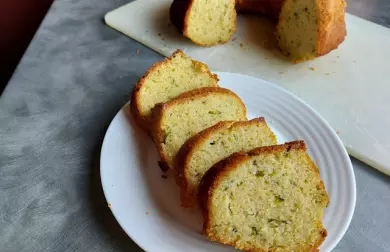 Cuketová bábovka s citronovou verbenou a meduňkou