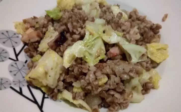 KRÁLÍK S ČOČKOU A ŽAMPIONY