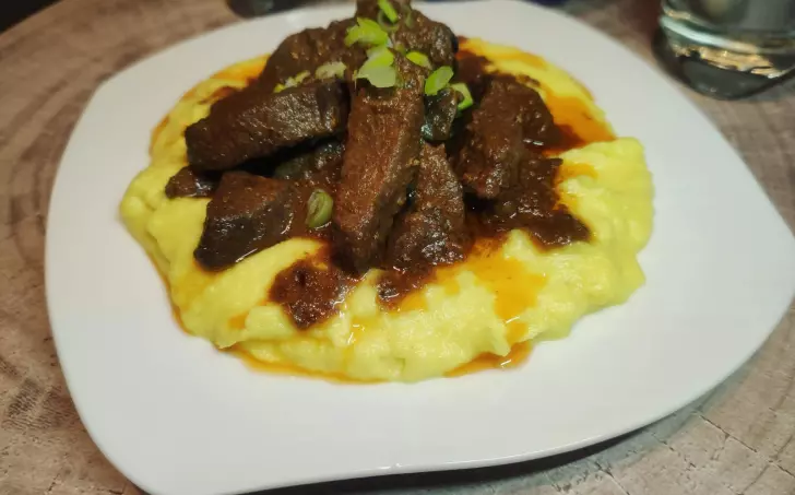 Pikantní játra, květákové pyré LC