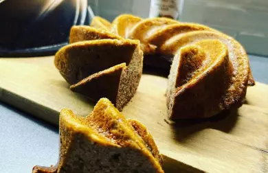 Oříšková bábovka s lískovými oříšky