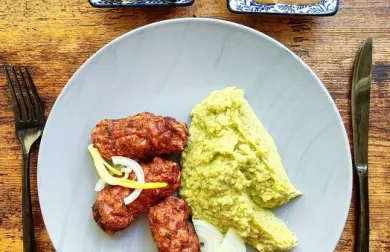 Čevapčiči s brokolicovou kaší