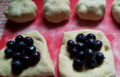 Ovocné kynuté knedlíky s celozrnnou moukou