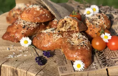 Slané rohlíčky plněné směsí z kyselého zelí Low Carb