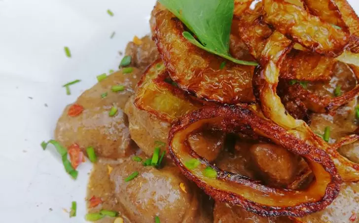 Kuracia pečeň na smotane s cibuľovými krùžkami - LC