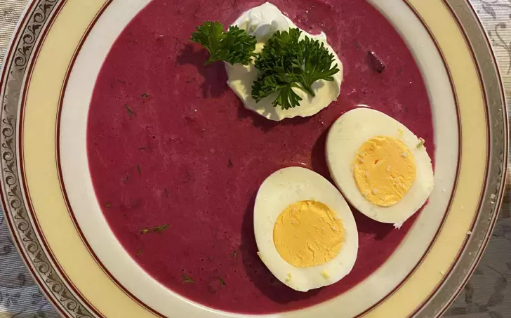 Chlodnik - studená polévka z červené řepy