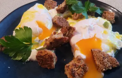 TURECKÁ VEJCE S KRUTONY