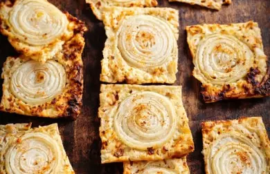 Sýrovo-cibulové chipsy