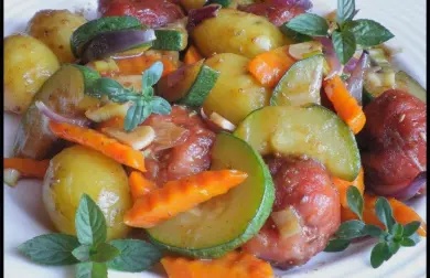 JEMNÉ MASOVÉ KLOPSY SE ZELENINOU A BRAMBOREM