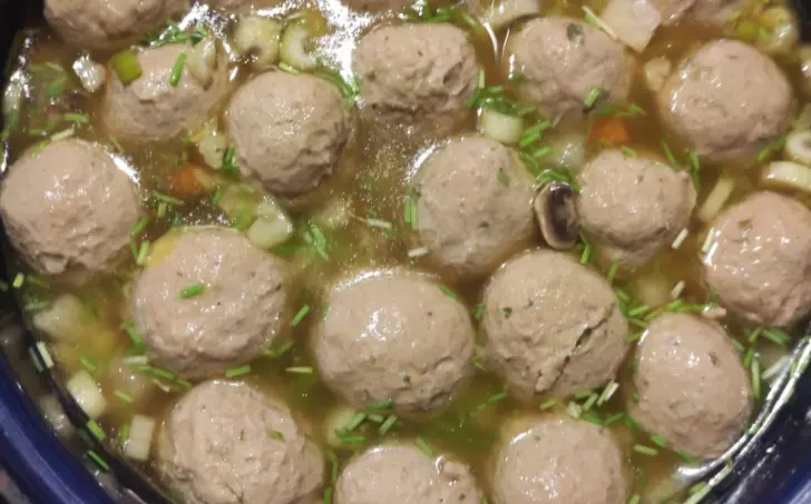 Vývar z kachních drůbků a masové knedlíčky