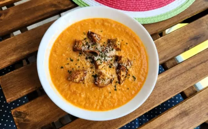 Polévka z pečené zeleniny (s bílkovinami)