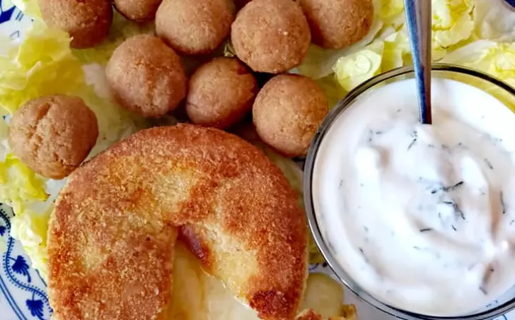 Krokety, smažený hermelín a jogurtovo_česnekový dip