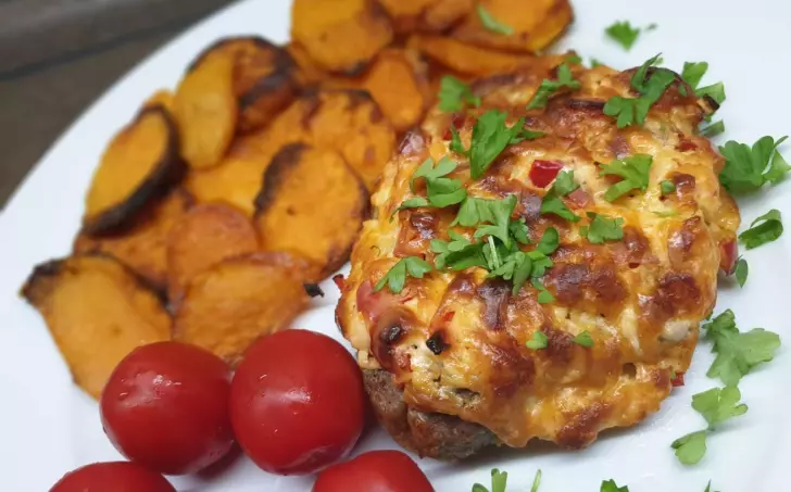 Zapečená kotleta a pečené batáty
