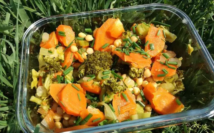 SKVĚLÝ RYCHLÝ CIZRNOVÝ SALÁTEK