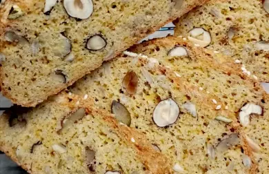 Oříškový LC chleba