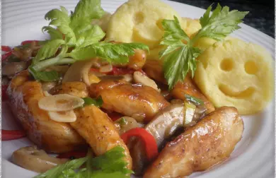 KUŘECÍ SMĚS SE ŽAMPIONY