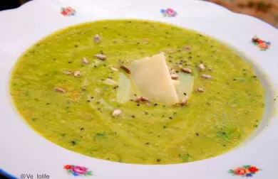 Cuketový krém s parmazánem a slunečnicovými semínky