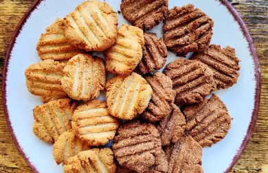 Koka a skořicové sušenky