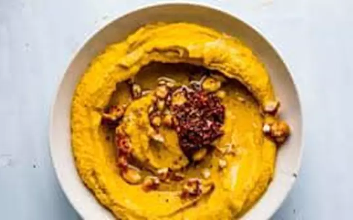 Hummus s mangem a olivovým olejem