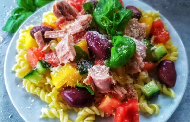 Tuňákový těstovinový salát