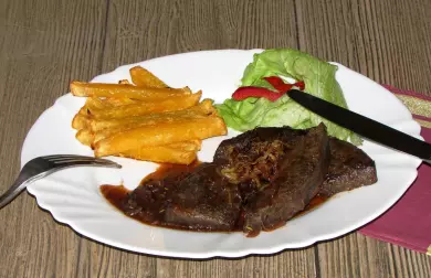 KANČÍ JÁTRA NA SLANINĚ A DÝŇOVÉ HRANOLKY