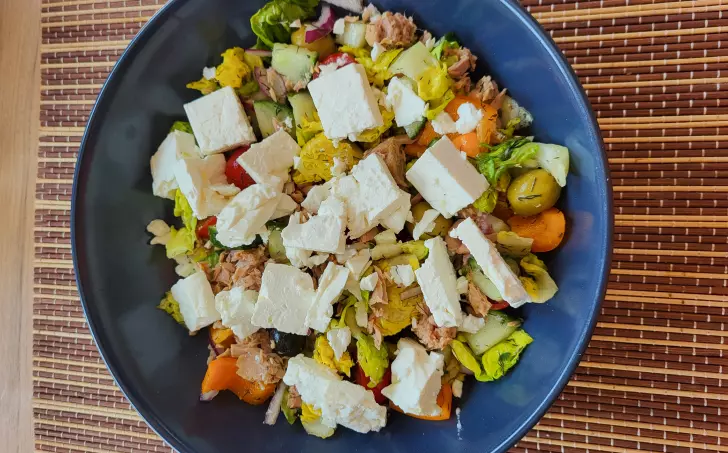Grecky tuniakovy salat