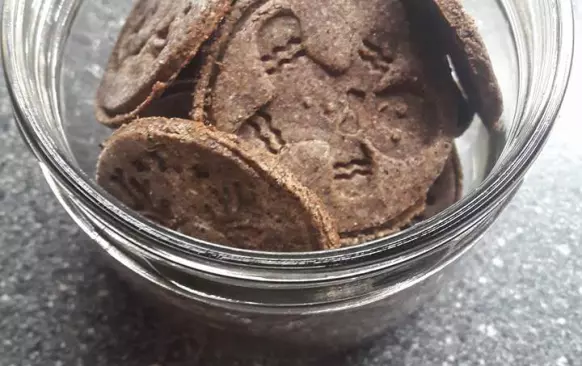 Sušenky pečeme na 180 stupňů cca 8 minut.