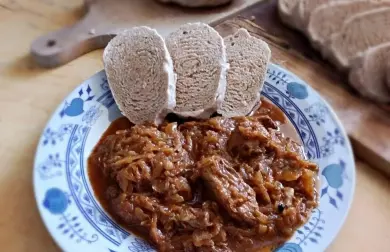 Segedínský guláš se špaldovým knedlíkem